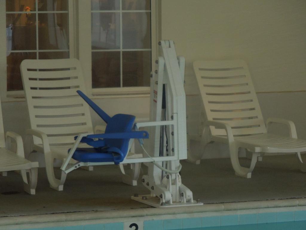 Quality Suites Waldorf Exterior foto